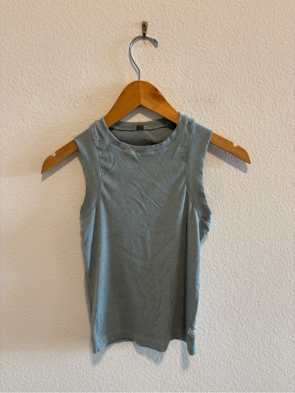 VWomen’s Sleeveless Tank Top in Sage Green